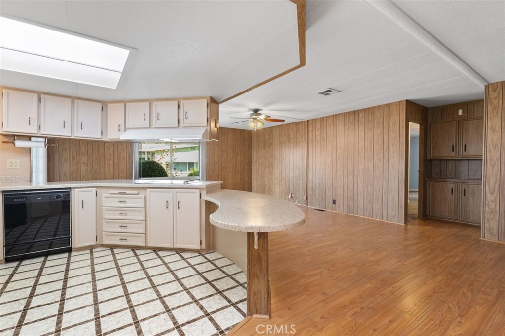 14000 Lake View Dr