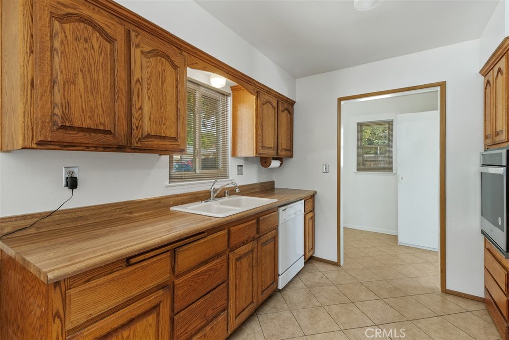 1106 E Alexander Avenue