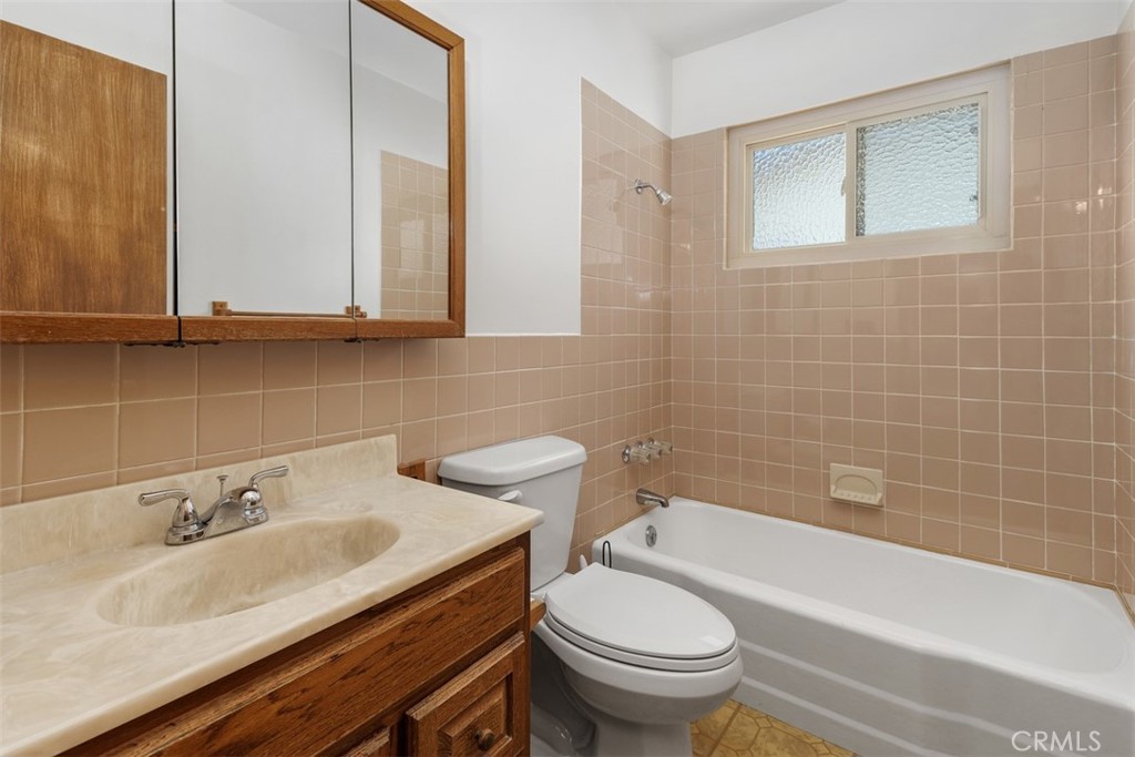 1106 E Alexander Avenue