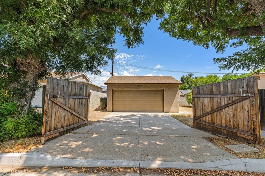 1106 E Alexander Avenue