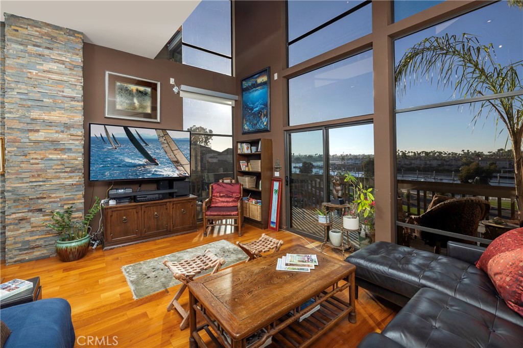 5327 Marina Pacifica Drive N Key 19