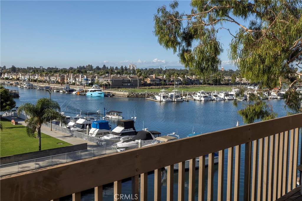 5327 Marina Pacifica Drive N Key 19