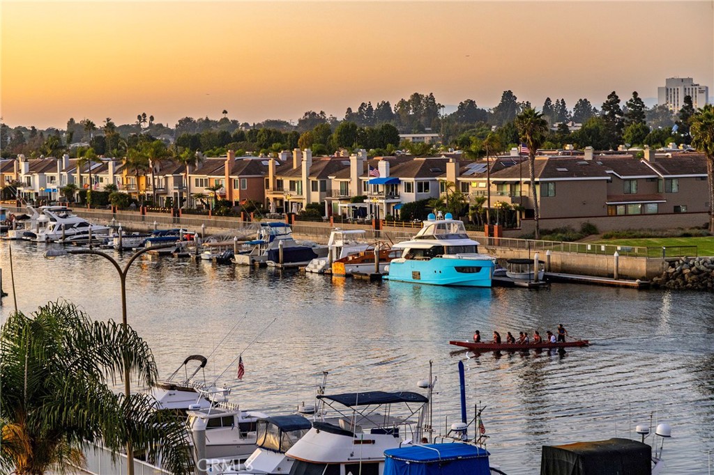 5327 Marina Pacifica Drive N Key 19