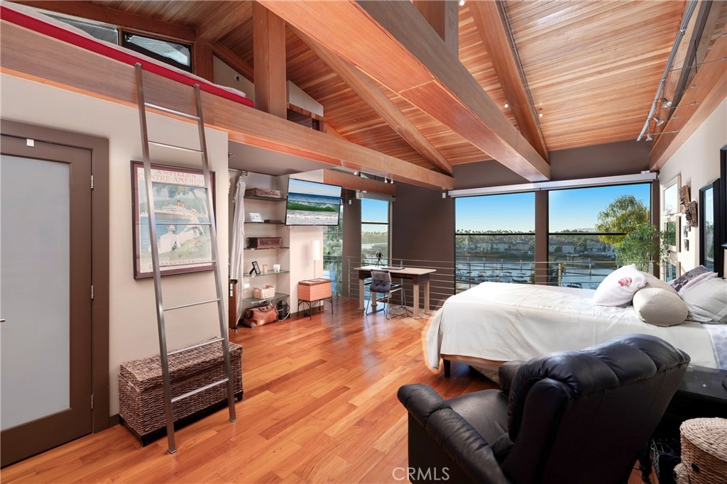 5327 Marina Pacifica Drive N Key 19