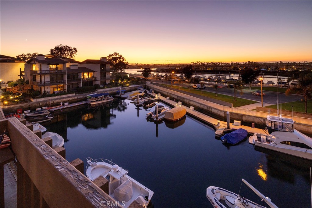 5327 Marina Pacifica Drive N Key 19