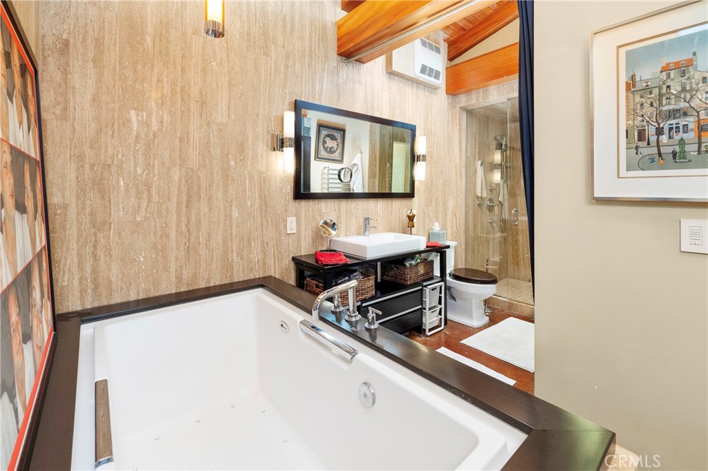 5327 Marina Pacifica Drive N Key 19