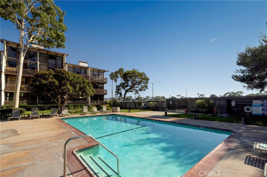 5327 Marina Pacifica Drive N Key 19