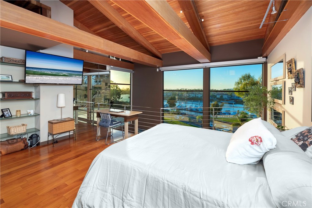 5327 Marina Pacifica Drive N Key 19