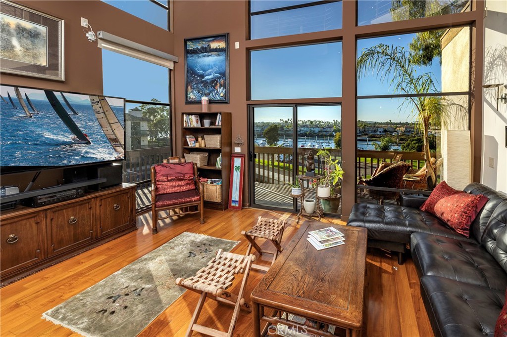 5327 Marina Pacifica Drive N Key 19