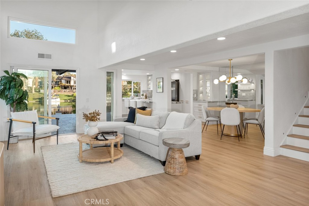 22522 Lake Forest Lane