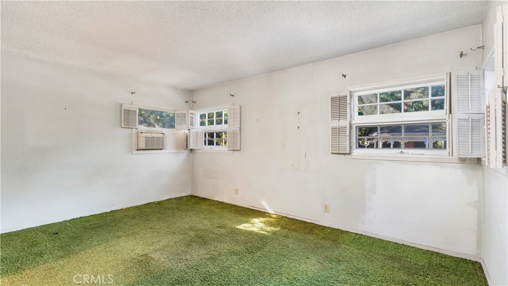 1804 N Heliotrope Drive