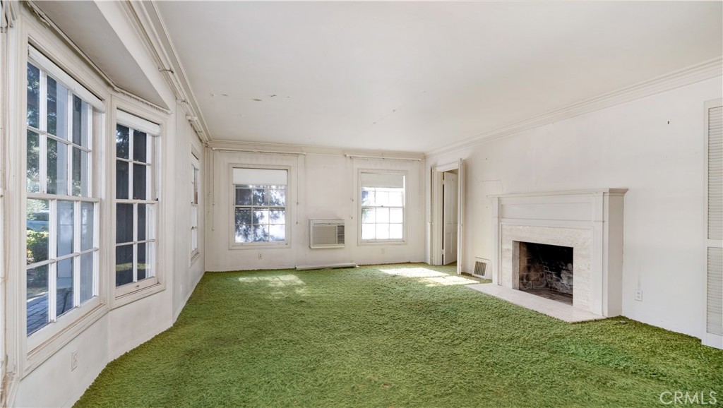 1804 N Heliotrope Drive