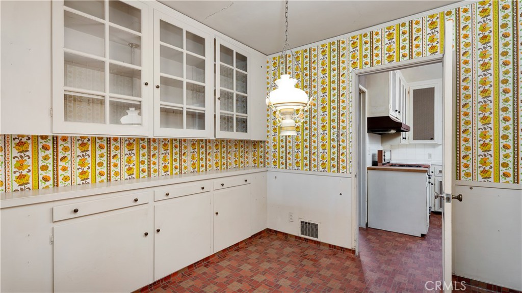 1804 N Heliotrope Drive