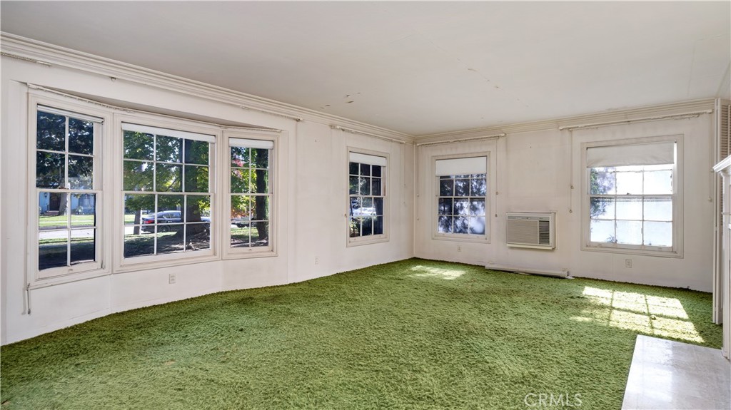 1804 N Heliotrope Drive