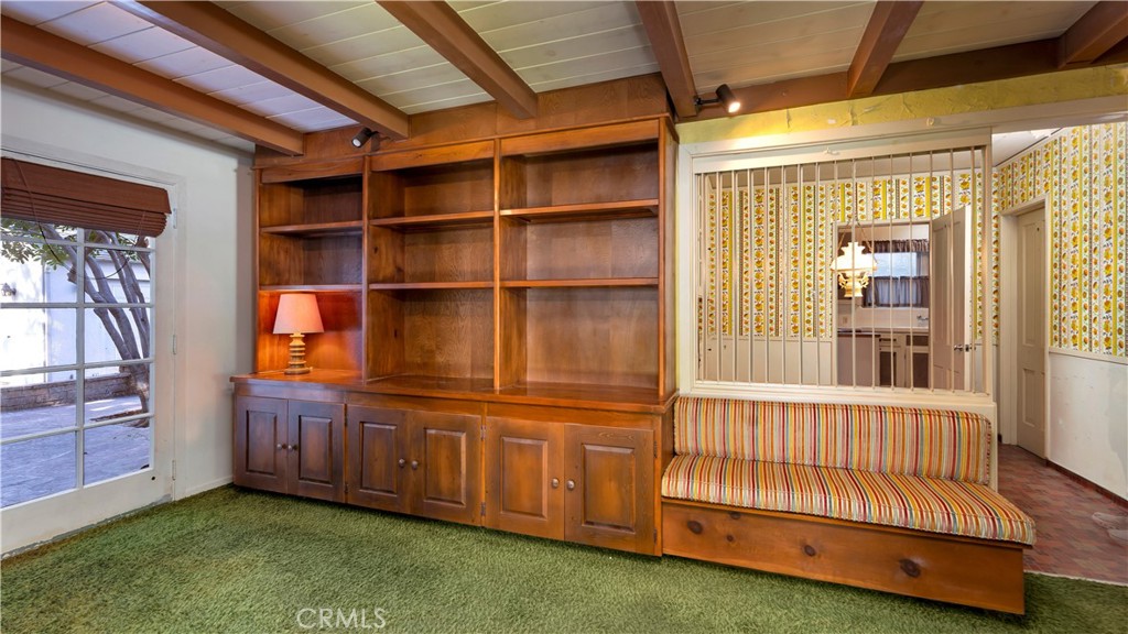 1804 N Heliotrope Drive