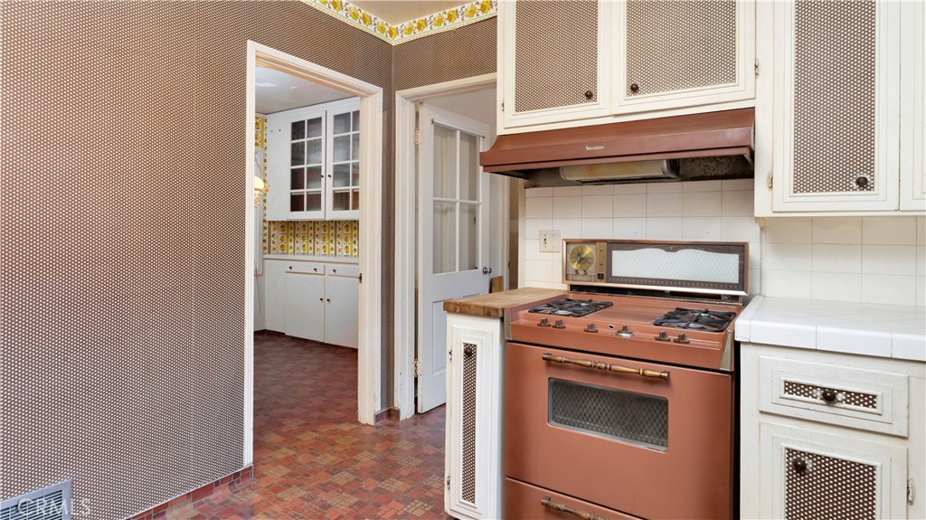 1804 N Heliotrope Drive