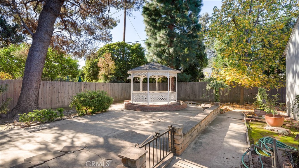 1804 N Heliotrope Drive