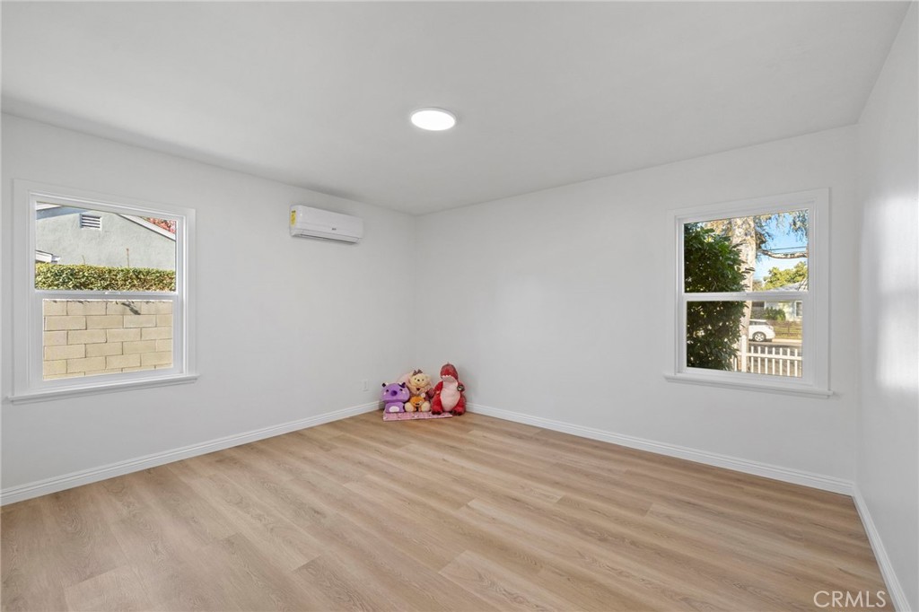 2100 W Valencia Drive