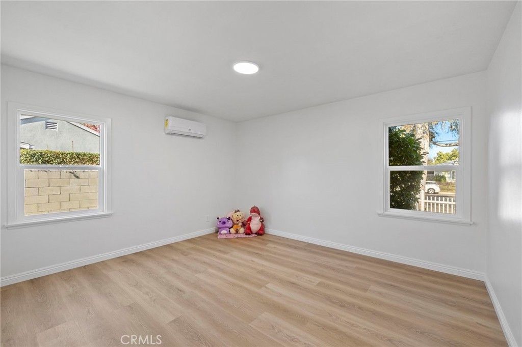 2100 W Valencia Drive