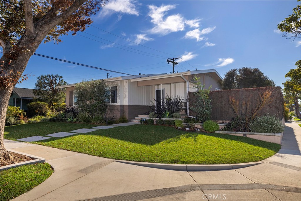 6702 E El Salvador Street