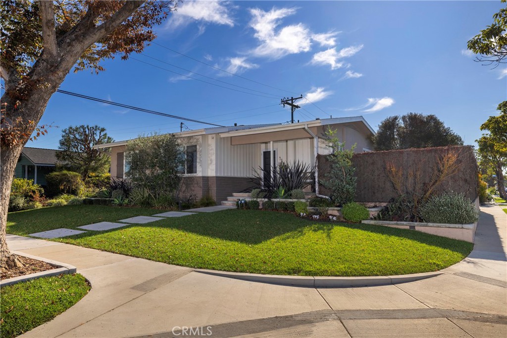 6702 E El Salvador Street