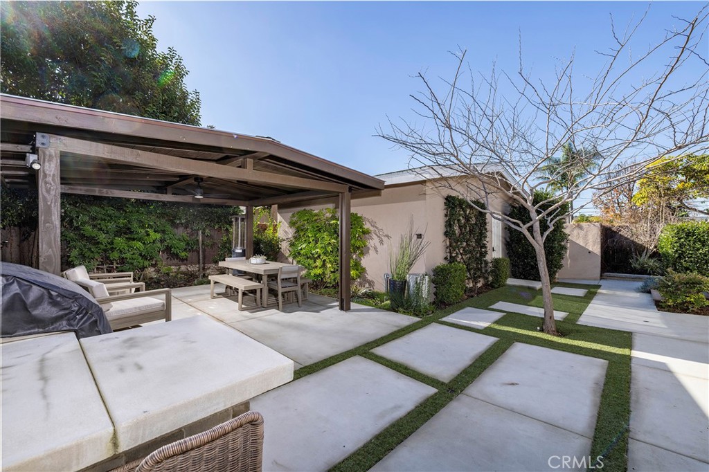 6702 E El Salvador Street