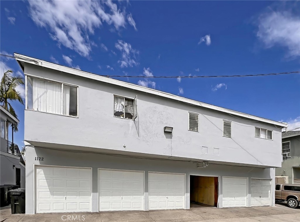 1122 W Broadway