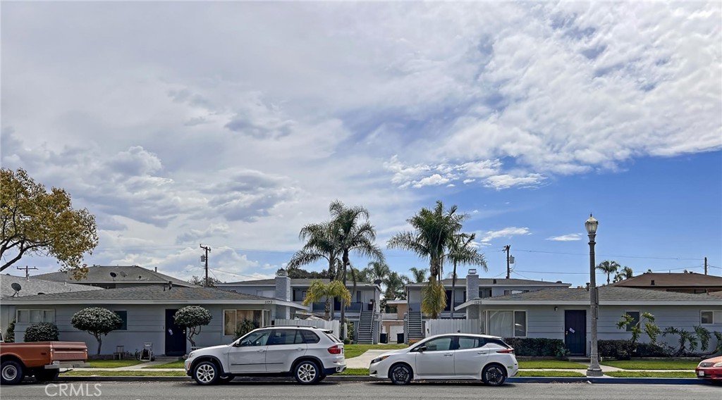 1126 W Broadway