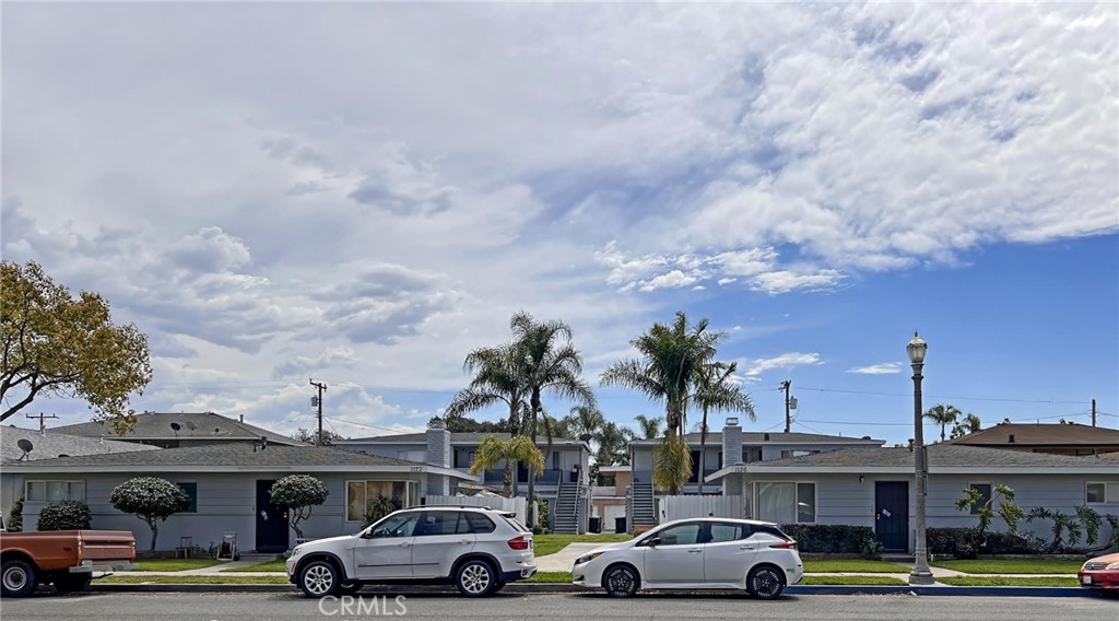 1126 W Broadway