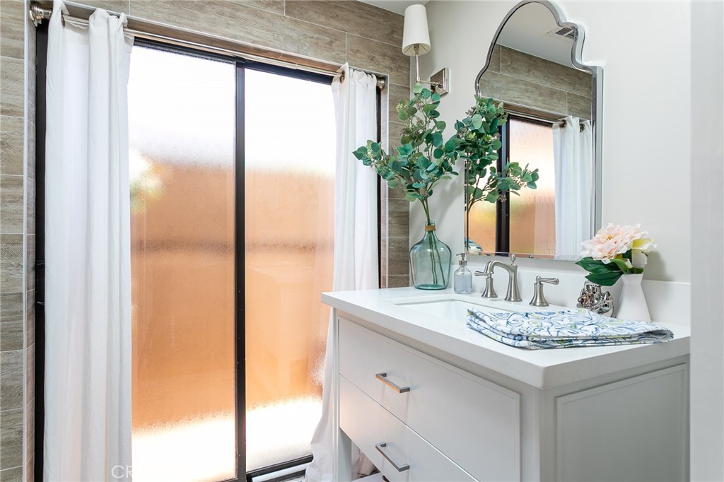 16857 Bayview A