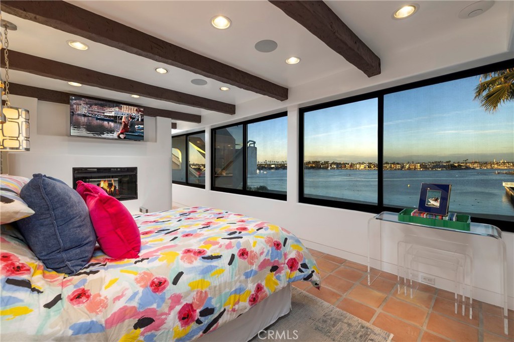 6911 E Ocean