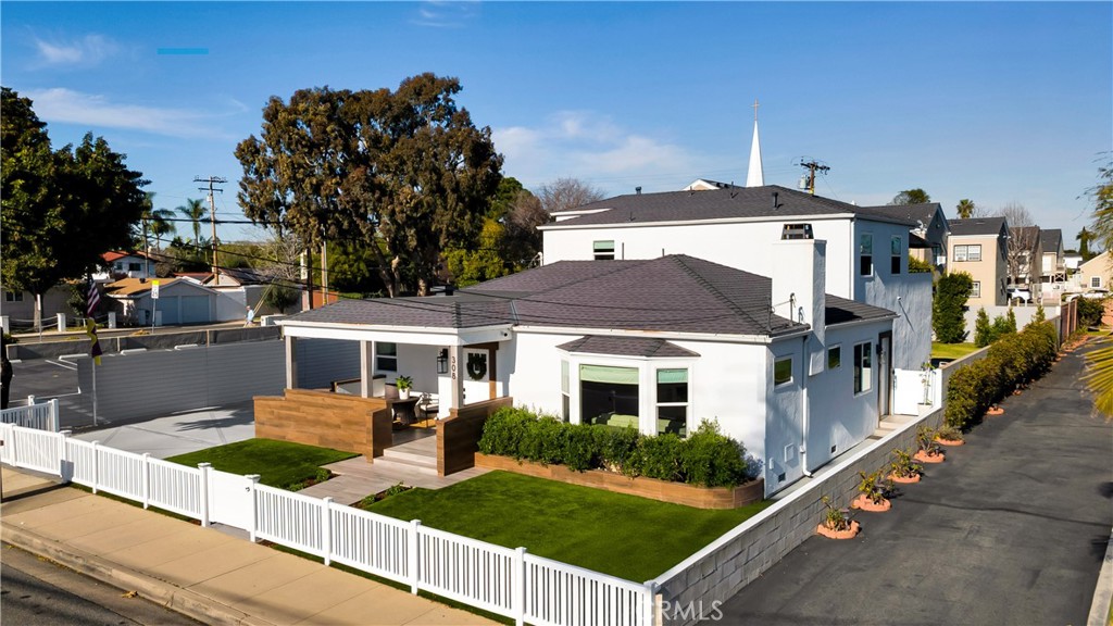 308 E 18th Street