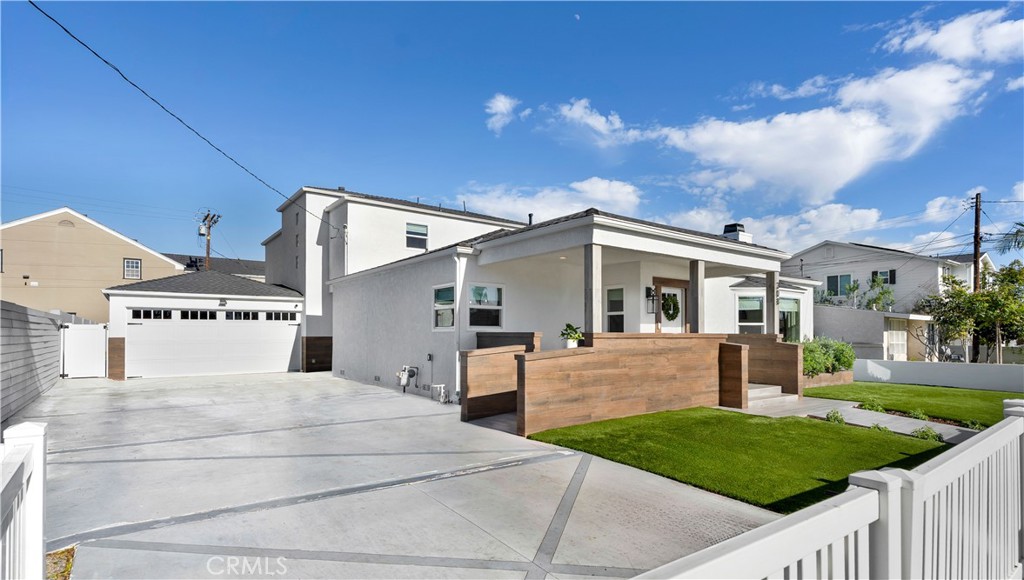 308 E 18th Street