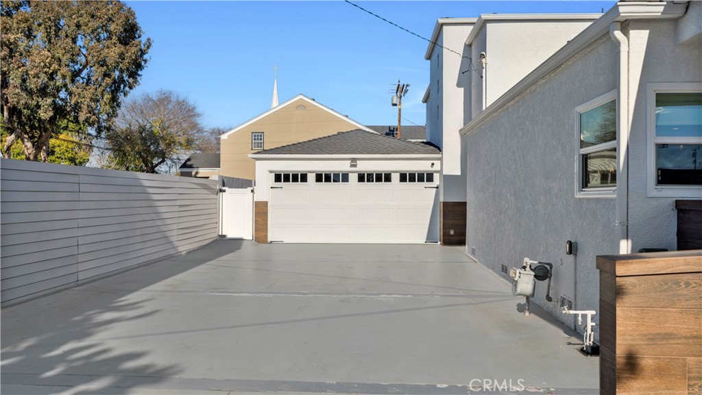 308 E 18th Street