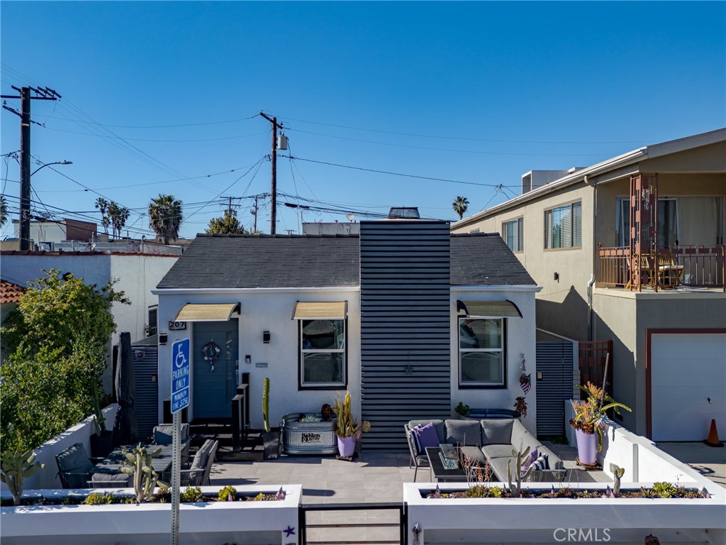 207 Santa Ana