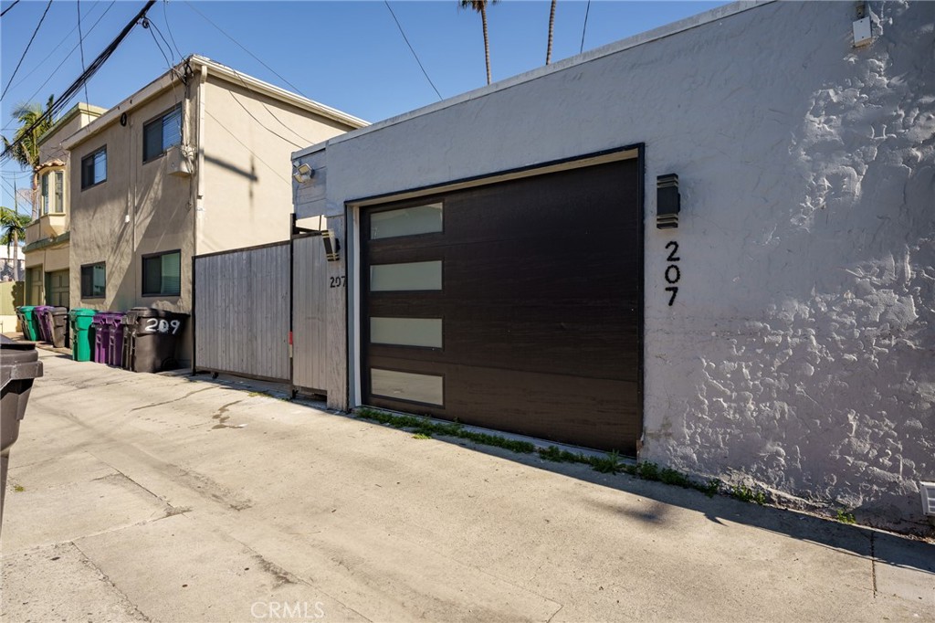 207 Santa Ana