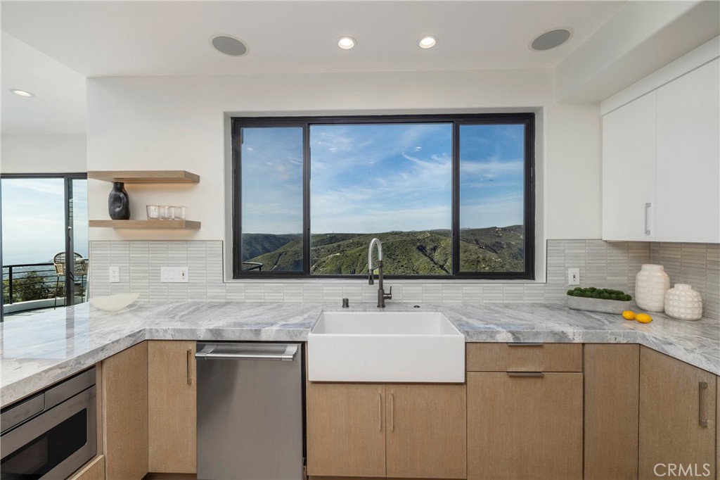 1425 Skyline Drive