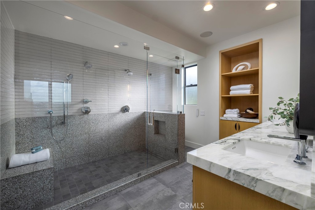 1425 Skyline Drive