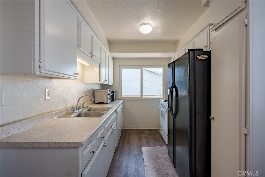 1250 S Brookhurst
