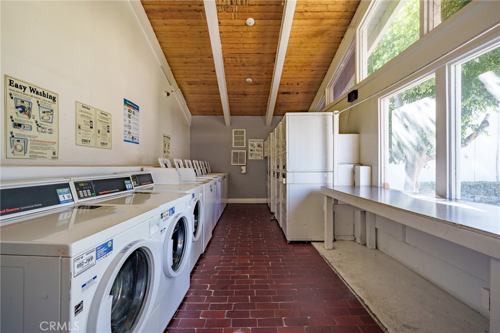 1250 S Brookhurst
