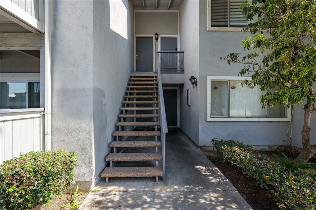 1250 S Brookhurst