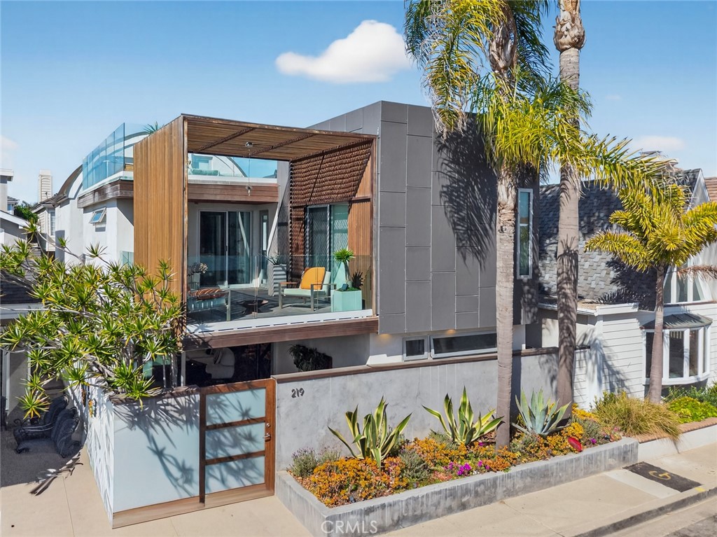 219 Colton