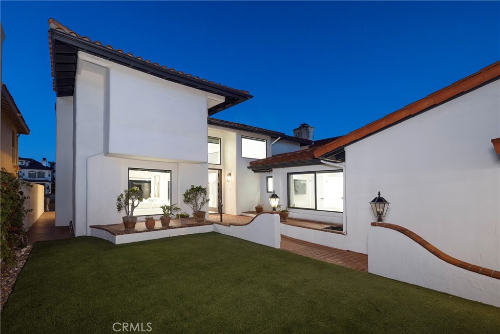 16572 Grimaud
