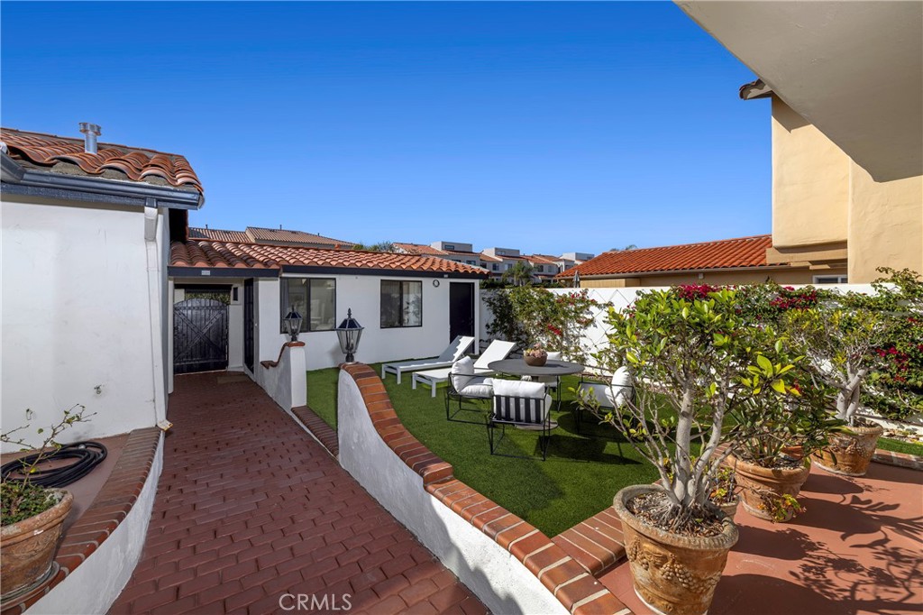 16572 Grimaud
