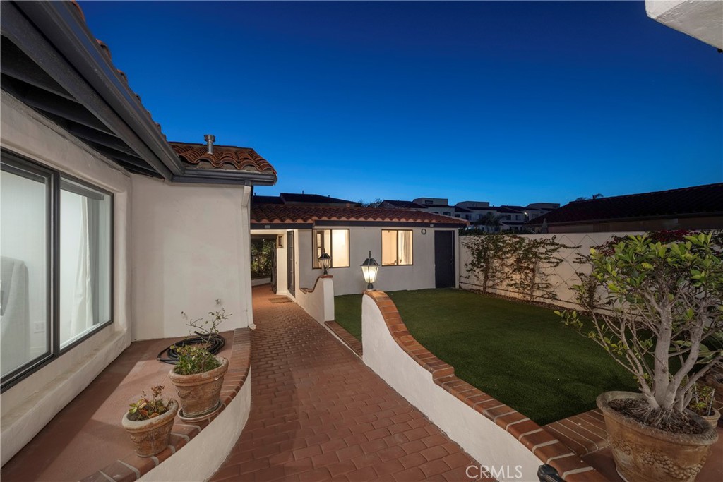 16572 Grimaud