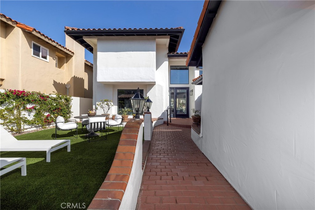 16572 Grimaud