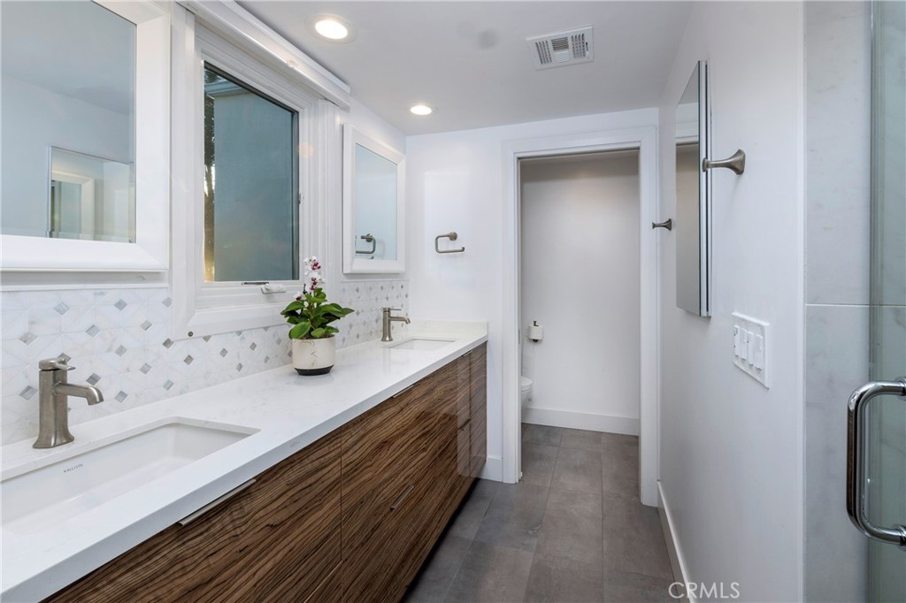 3242 Falkland