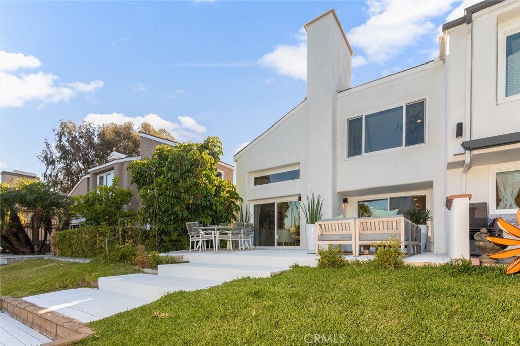 22526 Lake Forest Lane