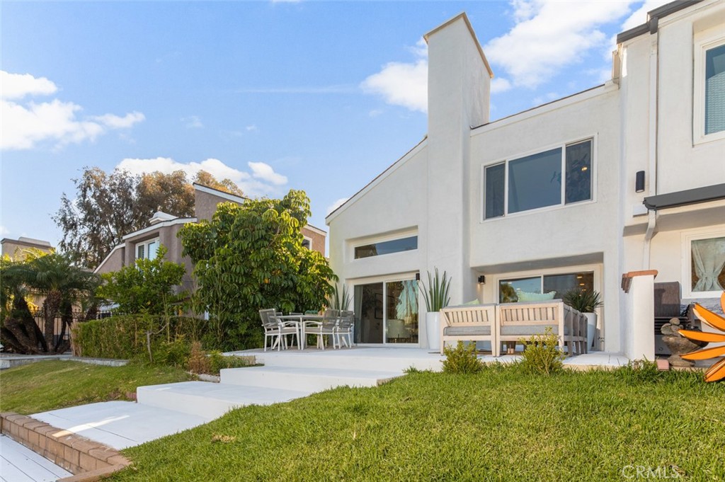 22526 Lake Forest Lane