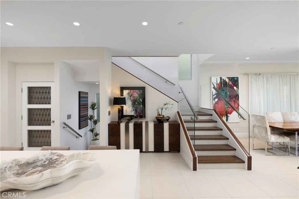5517 E Ocean